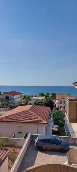 Accogliente appartamento vista mare con terrazzino